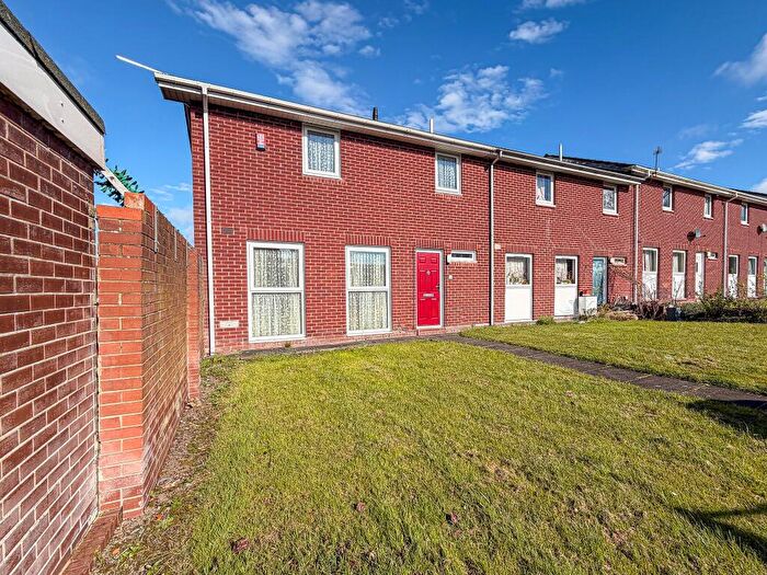 3 Bedroom Terraced House For Sale In Wetherby Grove, Gateshead, NE8