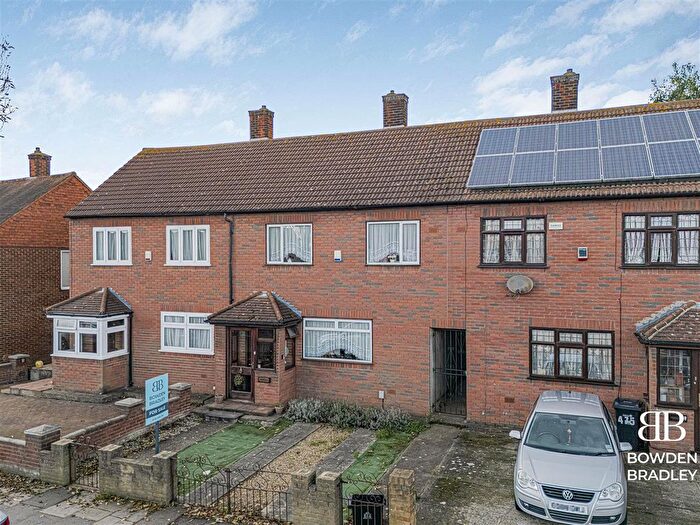 2 Bedroom Terraced House For Sale In New North Road, Hainault, IG6