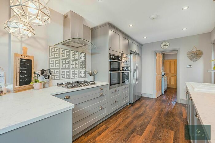 5 Bedroom Detached House For Sale In Stanstead Road, Hoddesdon, EN11