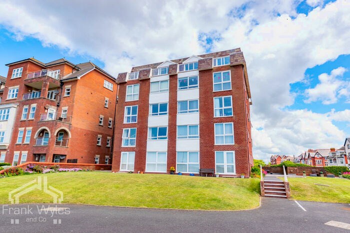 2 Bedroom Flat For Sale In South Promenade, Lytham St Annes, Lancashire, FY8