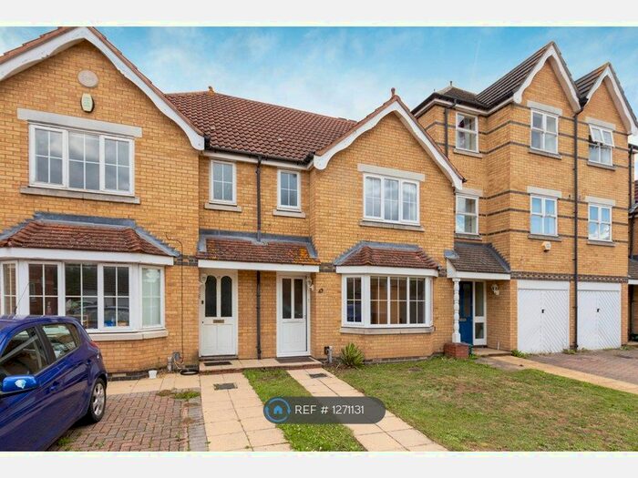 5 Bedroom Terraced House To Rent In Nightingale Shott, Egham TW20