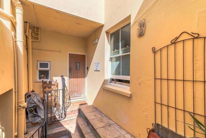 2 Bedroom Apartment To Rent In Victoria Terrace, Hove, BN3