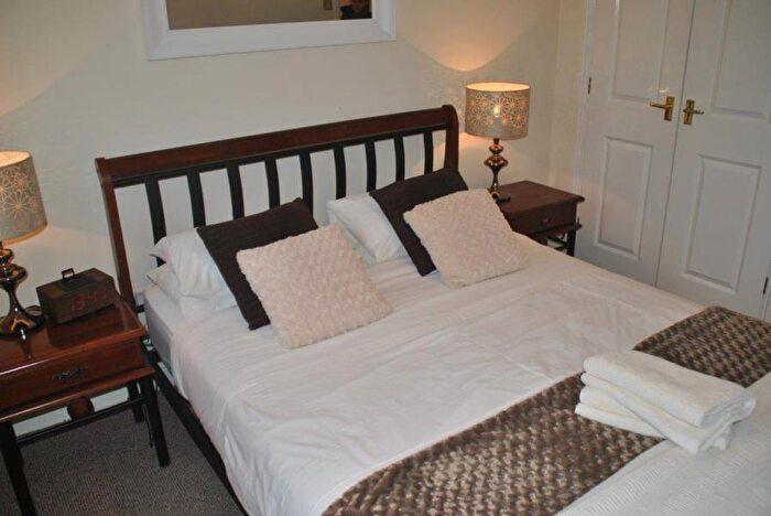 2 Bedroom Apartment To Rent In Knights Place, Windsor, SL4