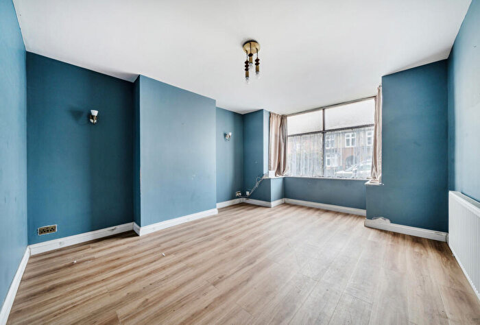 3 Bedroom End Of Terrace House For Sale In Longmead Avenue, Bristol, BS7