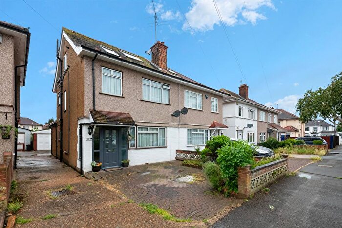 4 Bedroom Semi Detached House For Sale In Grosvenor Avenue, Hayes, UB4