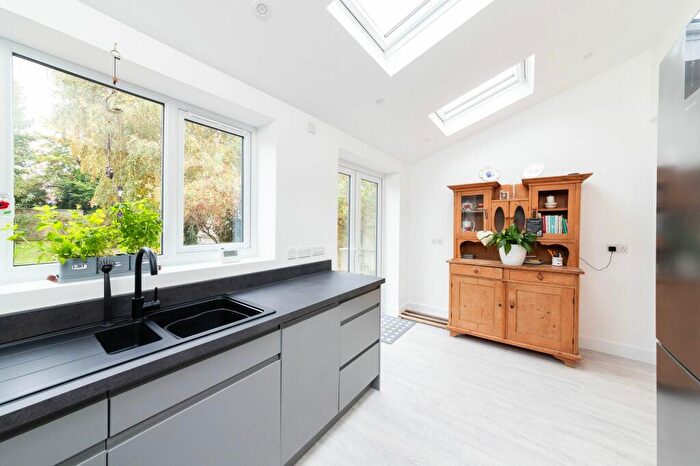 3 Bedroom Semi-Detached House For Sale In Welford Gardens, Abingdon, OX14