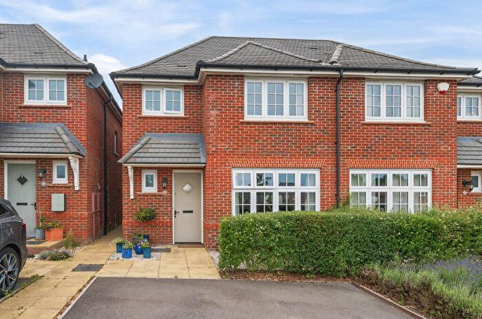 3 Bedroom House For Sale In Hop Fields, Alton, Hampshire, GU34