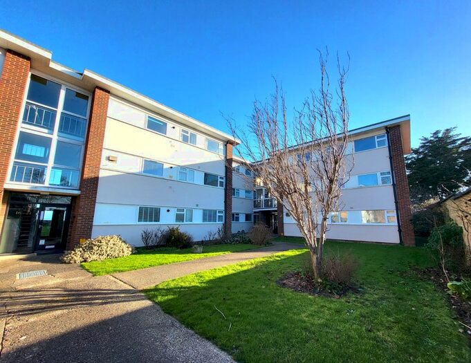 2 Bedroom Flat To Rent In Lord Warden Avenue, Walmer, Deal, Kent, CT14
