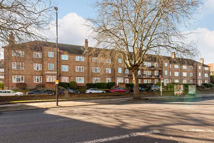 2 Bedroom Flat For Sale In Great North Road, East Finchley, N2
