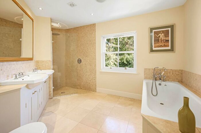 4 Bedroom Detached House For Sale In Southampton Road, Alderbury, Salisbury, Wiltshire, SP5