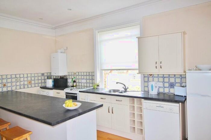2 Bedroom Flat To Rent In Holmesdale Road, Sevenoaks, TN13