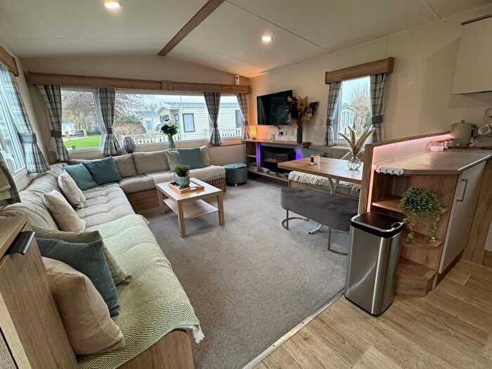 3 Bedroom Park Home For Sale In Warners Lane, Selsey, Chichester, PO20