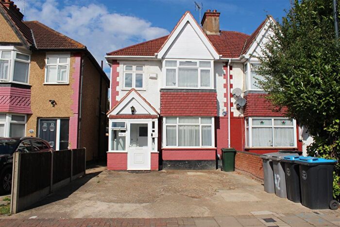 2 Bedroom Flat To Rent In Meadow Way, Wembley, HA9