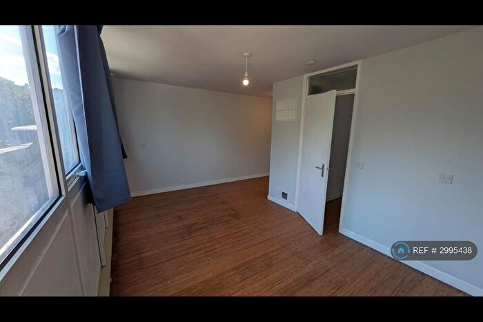 Studio To Rent In Pondfield House, London, SE27
