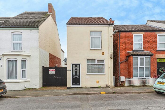 3 Bedroom Detached House For Sale In Dudley Road, Grantham, NG31