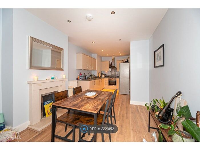 2 Bedroom Flat To Rent In The Mall, London, W5