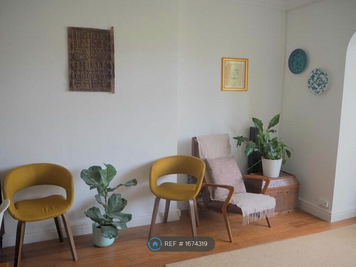 2 Bedroom Flat To Rent In Woodbourne Avenue, London, SW16