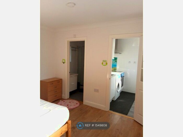 Studio To Rent In Orchard Hill, London, SE13