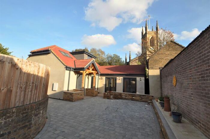 3 Bedroom Bungalow To Rent In High Street, Hampton, TW12