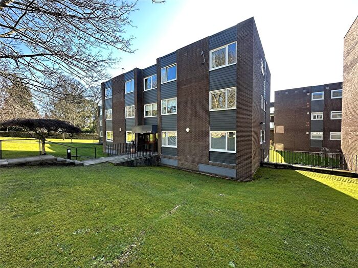 2 Bedroom Flat To Rent In Woodville Court, Leeds, West Yorkshire, LS8