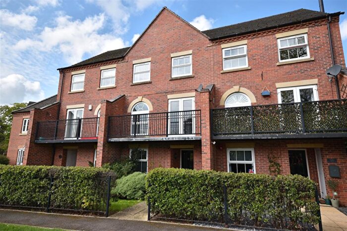 4 Bedroom Terraced House For Sale In Kinross Road, Sleaford, NG34