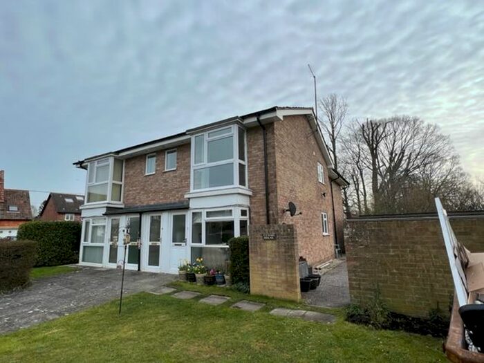 2 Bedroom Flat To Rent In Downlands Road, Devizes, SN10