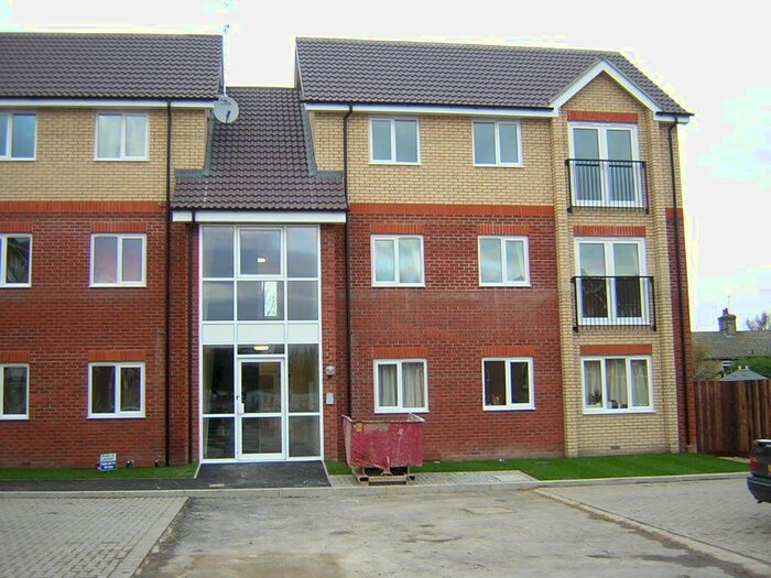 2 Bedroom Flat To Rent In Braeburn Walk, Royston, SG8