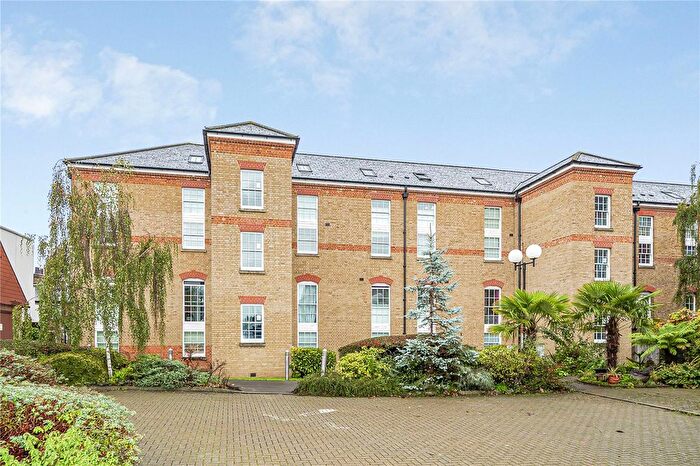 2 Bedroom Flat For Sale In Pulteney Close, Middlesex, TW7