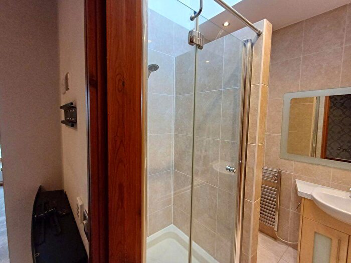 2 Bedroom Apartment To Rent In Hunters Lodge, W/s, SK9