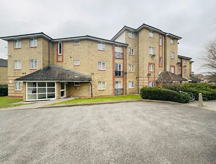 2 Bedroom Flat To Rent In Trafalgar Court, Barking, IG11