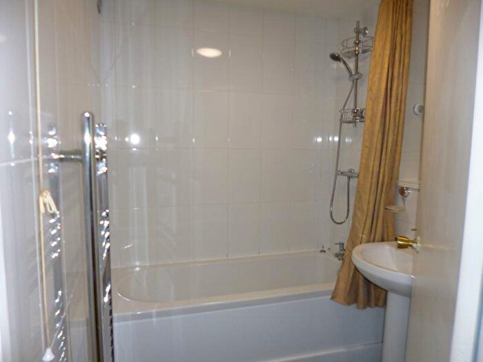 1 Bedroom Flat To Rent In Hainault Street, New Eltham, SE9