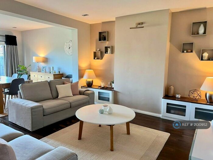 3 Bedroom Bungalow To Rent In Repton Road, Orpington, BR6