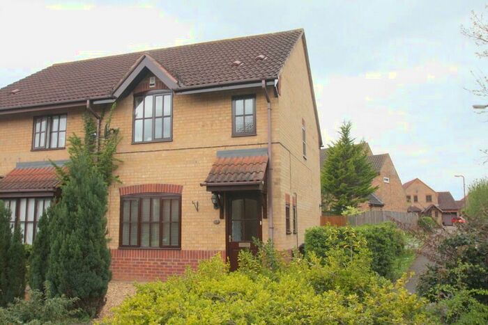 3 Bedroom Semi-Detached House To Rent In Malcote Close, Bedford, Bedfordshire, MK40