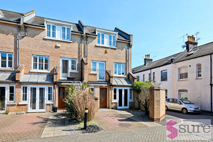 3 Bedroom Town House To Rent In Cambridge Mews, Cambridge Grove, BN3