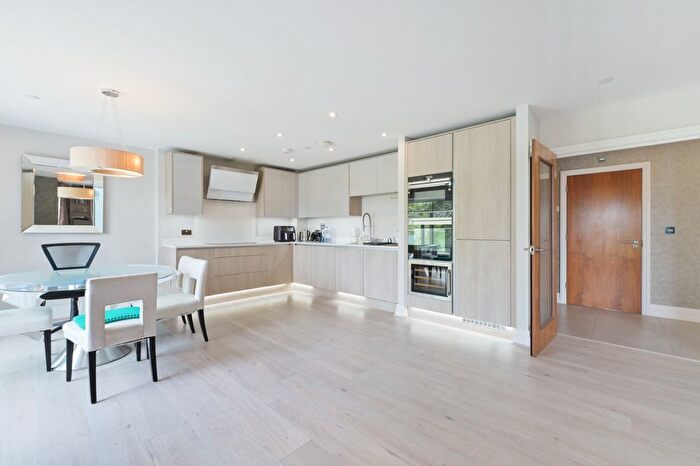 2 Bedroom Flat To Rent In Bridgewater Terrace, Windsor, Berkshire, SL4