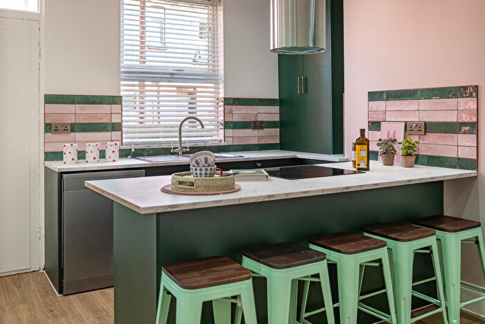 5 Bedroom Terraced House To Rent In Hessle Terrace, Hyde Park, Leeds, LS6