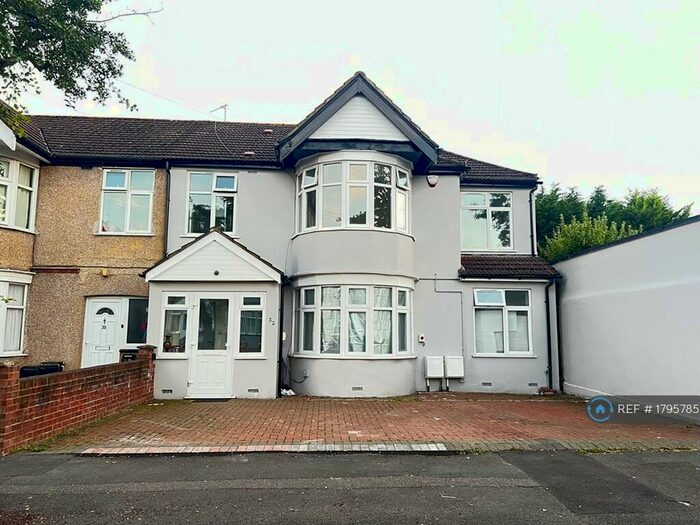 2 Bedroom Flat To Rent In Alicia Avenue, Harrow, HA3