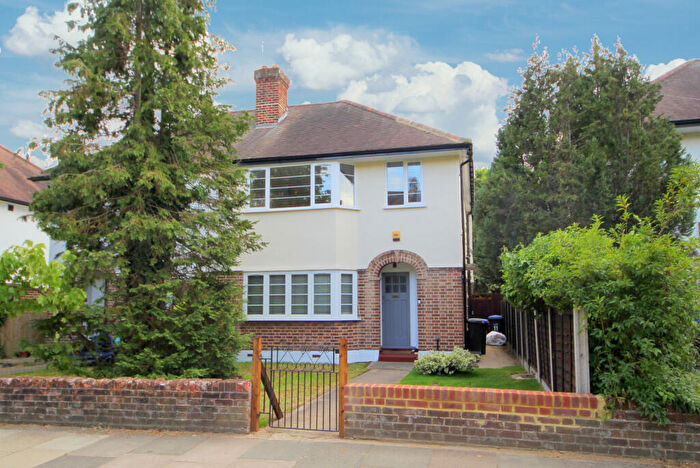 2 Bedroom Maisonette To Rent In Firs Lane, N21