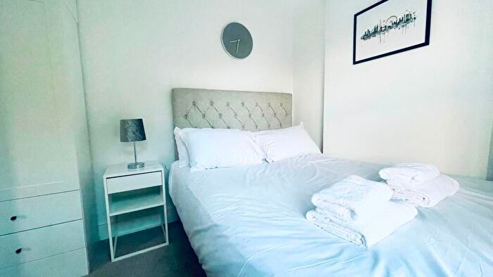1 Bedroom Flat To Rent In Warwick Road, London, SW5