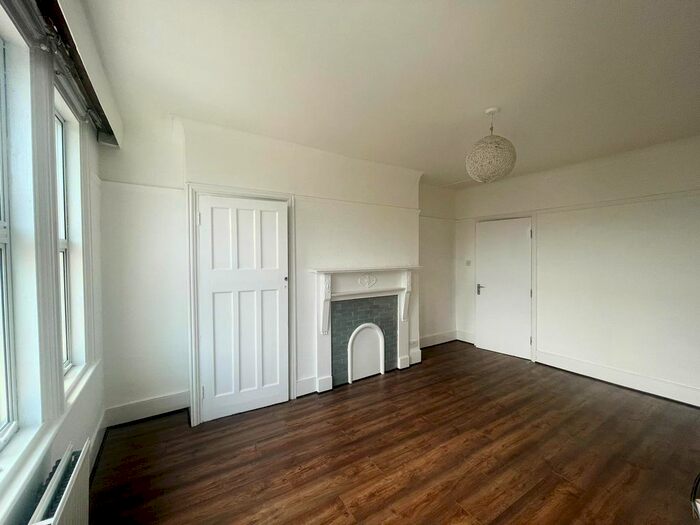 5 Bedroom Semi-Detached House To Rent In Lampard Grove, London, N16