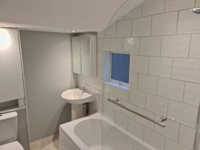 2 Bedroom Terraced House To Rent In Bridge Road, Cowes, PO31