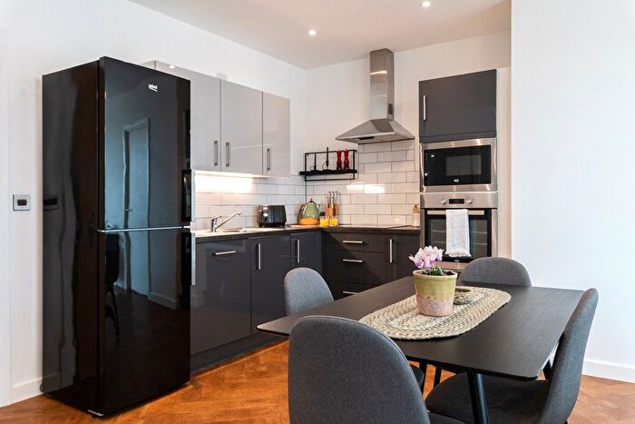 1 Bedroom Flat To Rent In Broadside, Oldham Walk, M4