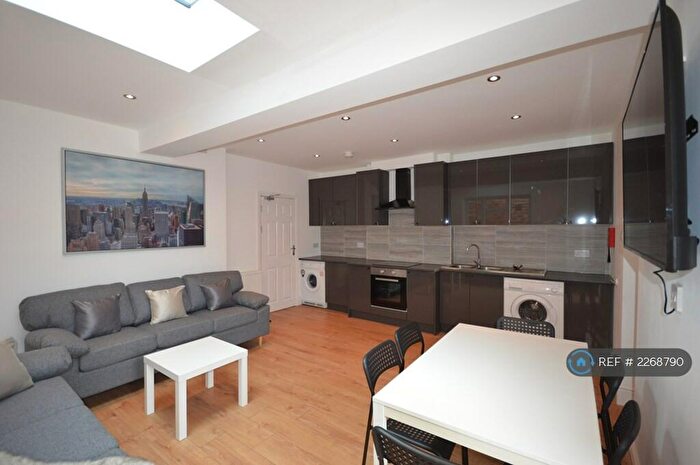 6 Bedroom Detached House To Rent In Cardigan Road. Winton, Bournemouth, BH9