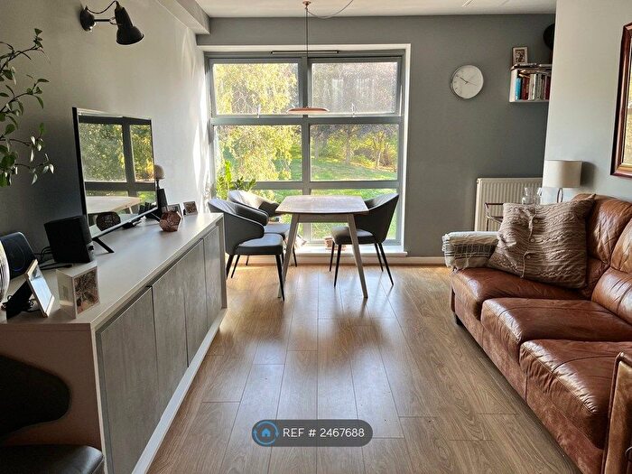 2 Bedroom Flat To Rent In Delta Court, London, SE8