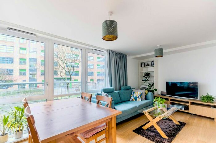1 Bedroom Flat To Rent In Clarence Avenue, Clapham Common South Side, London, SW4