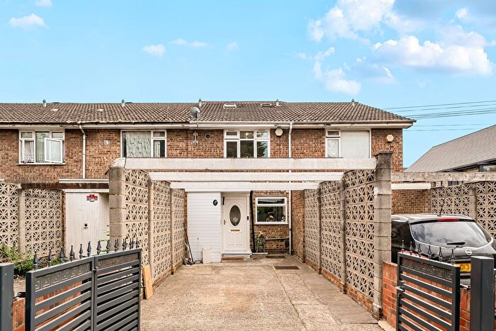 3 Bedroom Terraced House For Sale In Redmead Road, Hayes, UB3
