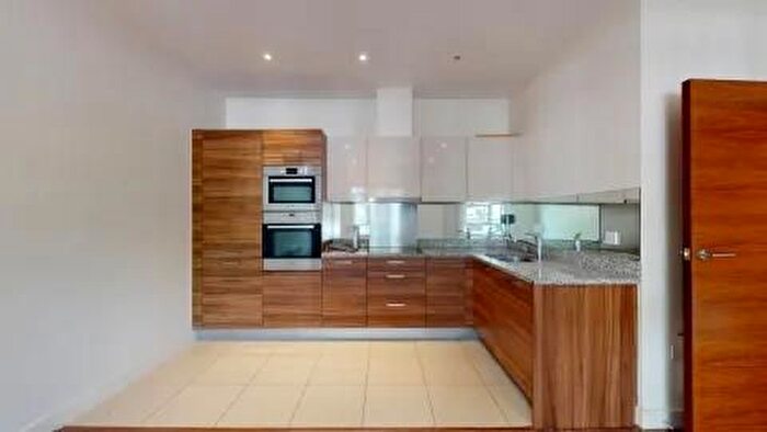 2 Bedroom Flat To Rent In Bromyard Avenue, Acton, W3