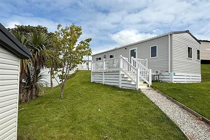 2 Bedroom Mobile/park Home For Sale In Newquay, TR8