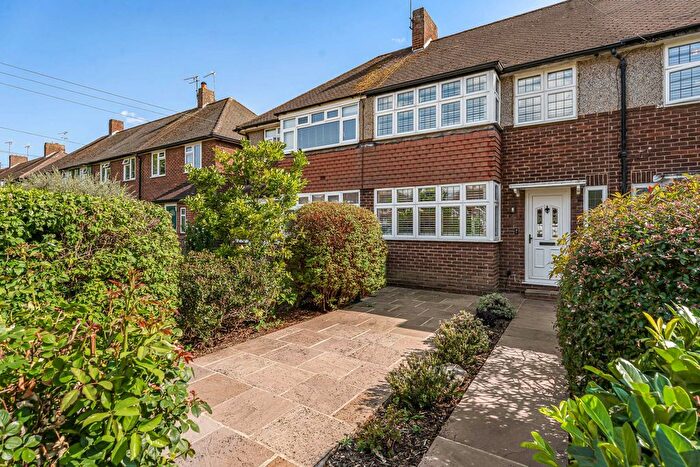 3 Bedroom Terraced House For Sale In Elgin Avenue, Ashford, Surrey, TW15