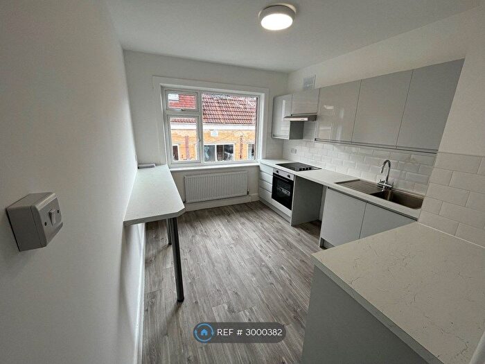 1 Bedroom Flat To Rent In Wimborne Road, Bournemouth, BH9